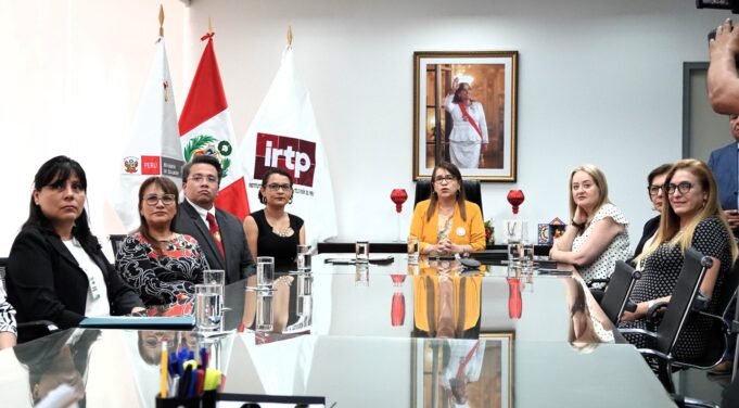 Ministerio de Educación e IRTP suscriben convenio para difundir iniciativas pedagógicas