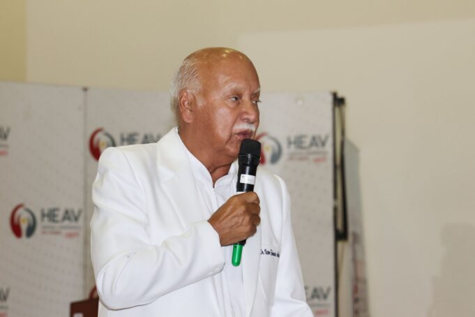 Doctor Víctor Hugo Echeandía Arellano vislumbra hacer del HLEV el mejor nosocomio de nivel III