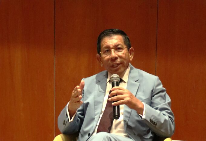 Fallas en Ley de contrataciones paraliza y genera demoras en miles de obras públicas