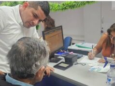 Alberto Fujimori reaparece en público para actualizar datos en Reniec