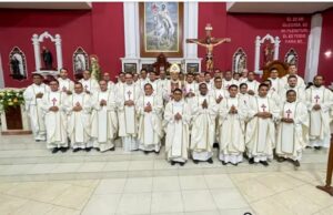 Desacato al Vaticano: 51 sacerdotes peruanos piden al Papa Francisco anular bendición a parejas homosexuales