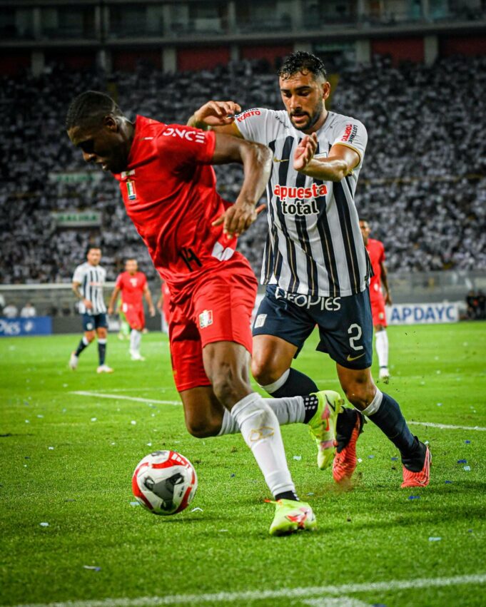 Alianza Lima se estrenó con triunfo ante Once Caldas 2-0 en la «Noche Blanquiazul»