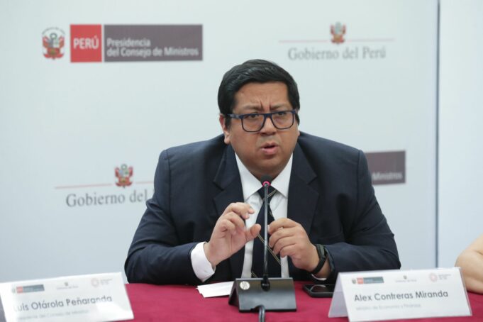 Alex Contreras renunció al Ministerio de Economía y Finanzas