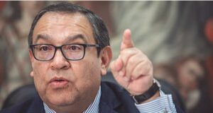 Gabinete Otárola pide cambio a gritos,pero presidenta Boluarte no escucha