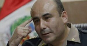 Policías del DEPINCRI ingresan a local comercial sin orden judicial