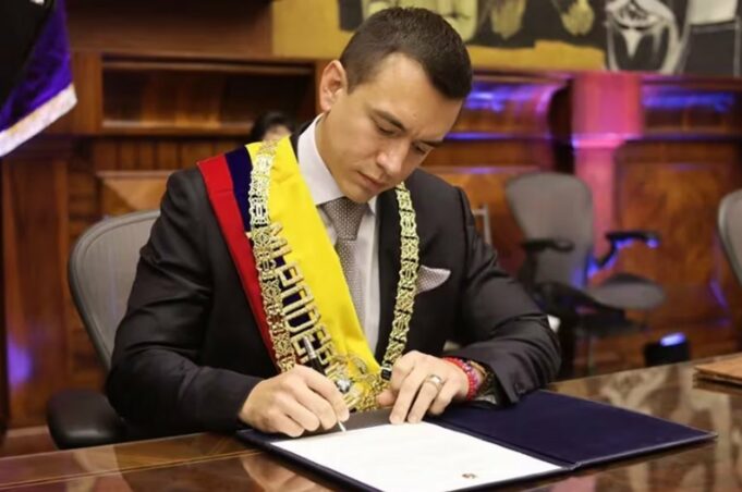 Presidente de Ecuador ordena al Ejército restablecer el orden en Ecuador y “neutralizar” a las bandas armadas