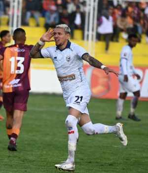 Cienciano logró un gran triunfo ante Los Chankas 2-1 en Andahuaylas