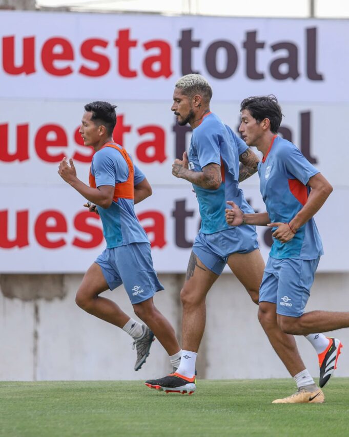 Paolo Guerrero tuvo su primera práctica con su club César Vallejo en Trujillo