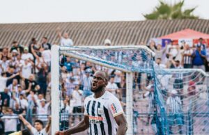 Alianza Lima goleó a Comerciantes Unidos 5-1 y quedó a un punto de los líderes