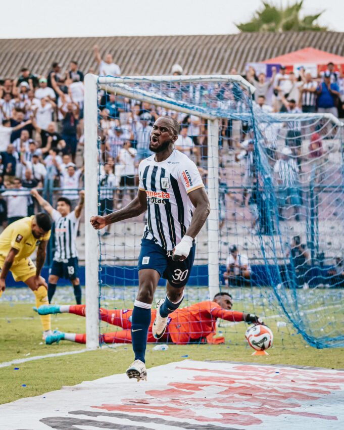 Alianza Lima goleó a Comerciantes Unidos 5-1 y quedó a un punto de los líderes