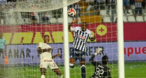 Universitario se llevó el Clásico ante Alianza Lima 1-0 y es líder del Apertura