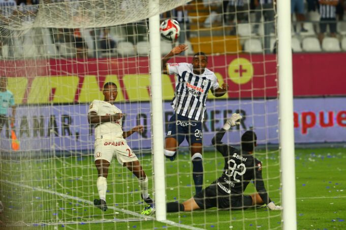 Universitario se llevó el Clásico ante Alianza Lima 1-0 y es líder del Apertura