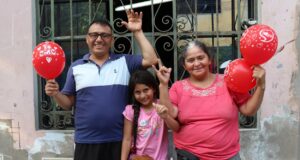 Programa Contigo: familia con discapacidad auditiva celebra su amor sin barreras