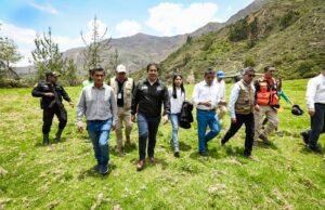 Ministro Julio Demartini supervisó la entrega de 15 toneladas de ayuda humanitaria a damnificados por huaico en Ayacucho