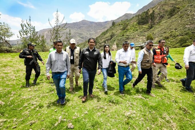 Ministro Julio Demartini supervisó la entrega de 15 toneladas de ayuda humanitaria a damnificados por huaico en Ayacucho