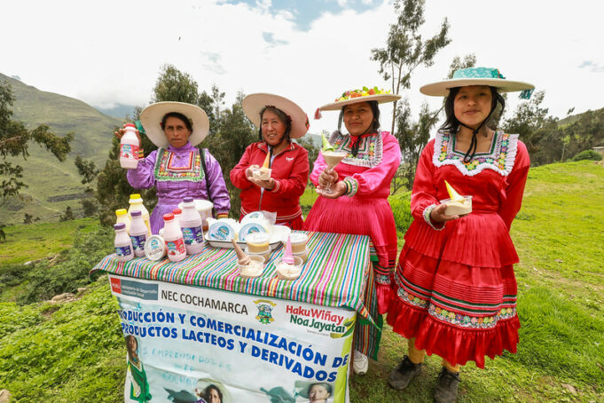 Emprendimiento de helados de sangrecita de cuy crece gracias al apoyo técnico de Foncodes