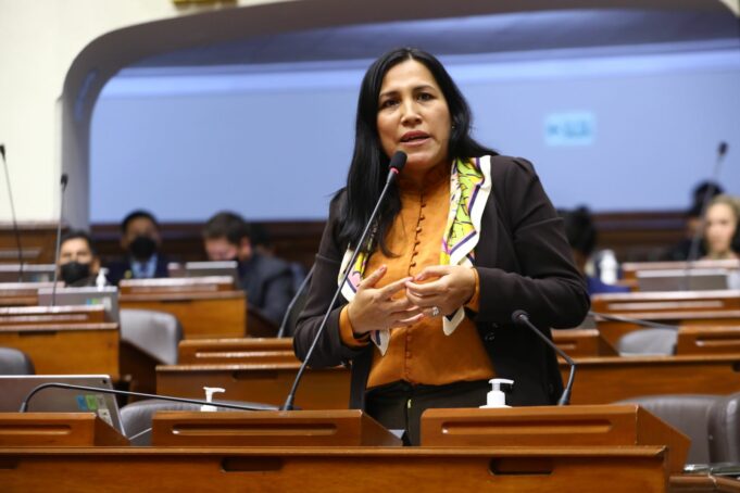 Flor Pablo Medina anunció su renunciaal Partido Morado