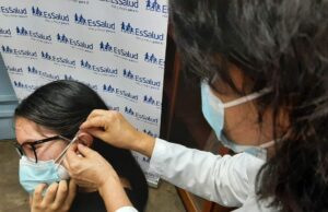 ESSALUD: Destapan millonario negocio de médicos del Almenara en compra de audífonos cocleares