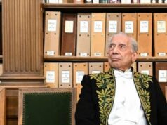 Mario Vargas Llosa es galardonado con el Premio Diálogo en París