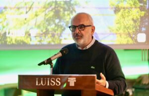 Con éxito se realizó seminario de sociología del italiano Gianfranco Marrone