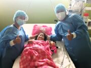 Médicos del Hospital Nacional PNP «Luis N. Sáenz» operan con éxito a hija de Suboficial de la policía