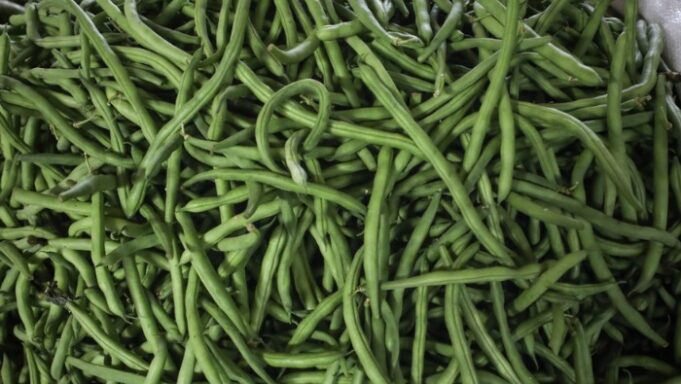 Hoy papa huayro, vainita, naranja tangelo, manzana y piña en oferta al alcance de consumidores