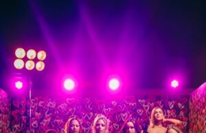 Anna Carina: Cantautora nacional se reinventa con “Tu amor me duele” junto a Corazón Serrano(VIDEO)