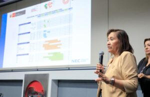 Ministra Choquehuanca anuncia que en abril estarían listos los expedientes técnicos para los kits escolares