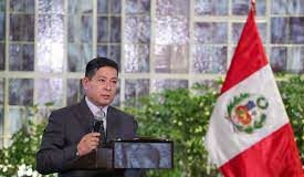 Ministro de Justicia viaja a El Salvador para conocer de cerca cárceles del gobierno de Nayib Bukele