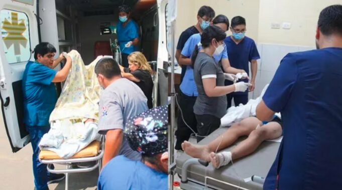 Explosión en colegio de Comas: Mal experimento en laboratorio de ciencias deja tres niños graves