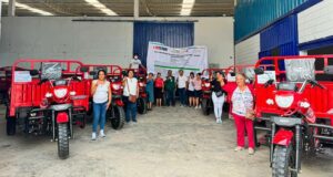 Midagri entregó 8 moto cargueras a una organización agraria de mujeres dedicada a la crianza de cuyes