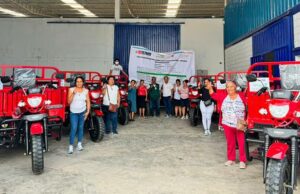 Midagri entregó 8 moto cargueras a una organización agraria de mujeres dedicada a la crianza de cuyes