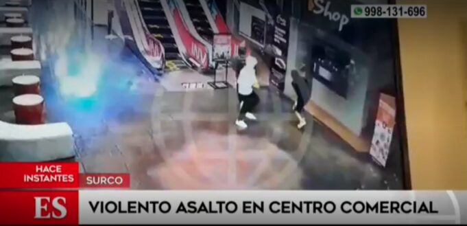 Robos en manada. A combazos roban lujosos celulares IPhone en Centro Comercial El Polo