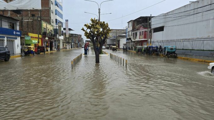 Tumbes amanece inundada tras horas de lluvia y decenas de viviendas afectadas