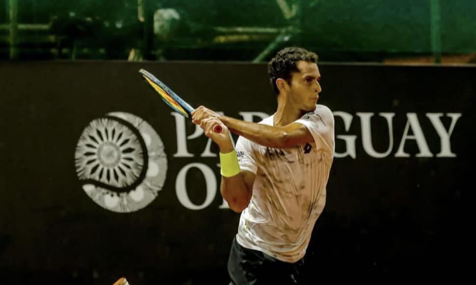 «Juanpi» Varillas paso a semifinales del Challenger de Asunción al ganar al argentino Gómez