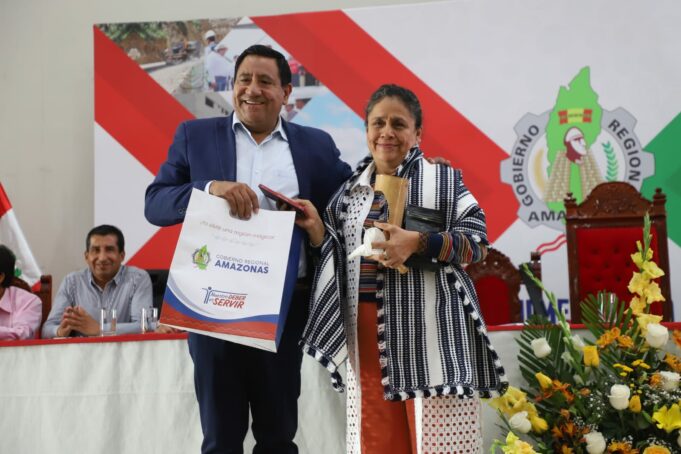 Gilmer Horna:promueve el uso sotenible del bambú y saluda artesanos en su día