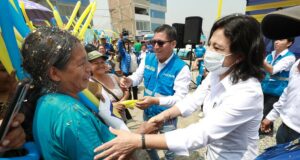 Viceministra de Prestaciones Sociales supervisa entrega de alimentos para 126 ollas comunes de Huarochirí