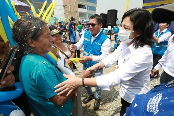 Viceministra de Prestaciones Sociales supervisa entrega de alimentos para 126 ollas comunes de Huarochirí