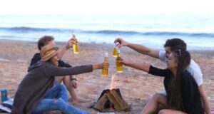 Miles celebran Semana Santa en cantinas y playas