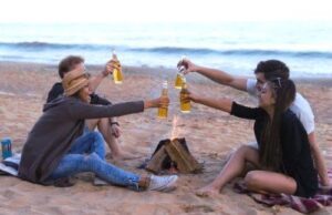 Miles celebran Semana Santa en cantinas y playas