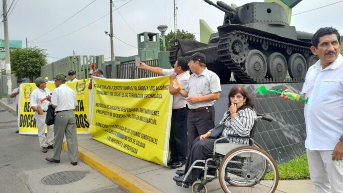 Docentes del Instituto ESTPE- ETE demandan al ejército por despido arbitrario, abuso autoridad e incumplimiento de contrato
