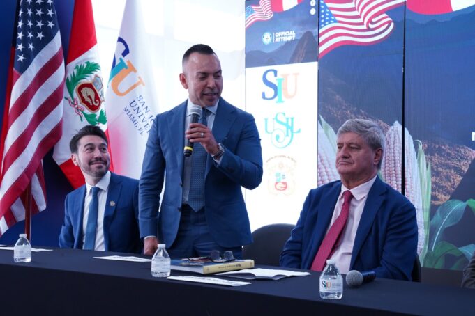 Récord Guinness del tamal peruano en Miami une a la academia, empresa privada y Estado