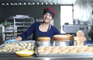 Sandra Meneses empezó vendiendo 100 alfajores con apoyo de FONCODES y ahora distribuye 20 mil mensuales en Ayacucho y Junín
