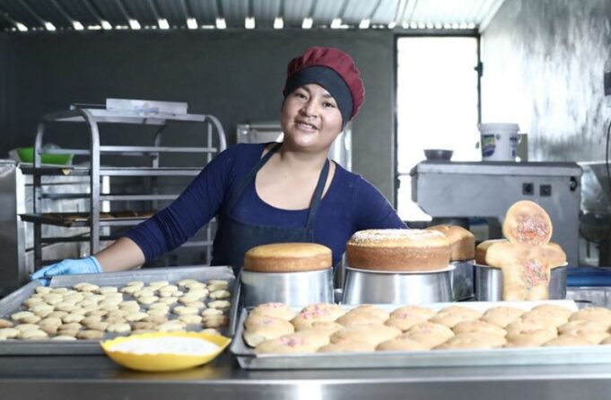 Sandra Meneses empezó vendiendo 100 alfajores con apoyo de FONCODES y ahora distribuye 20 mil mensuales en Ayacucho y Junín