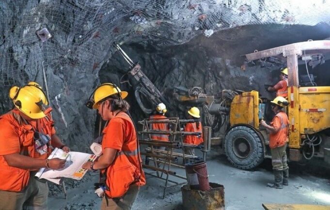 Recaudación de Impuesto a la Renta 2023 del sector minero se desplomó en más del 55%