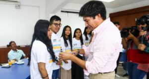 Becas integrales para jóvenes de San Juan de Lurigancho
