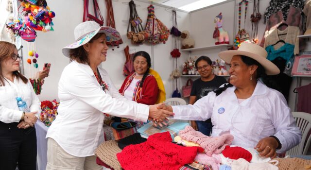 Día Internacional de la Mujer: emprendedoras de comunidades nativas y rurales exhiben sus productos en feria