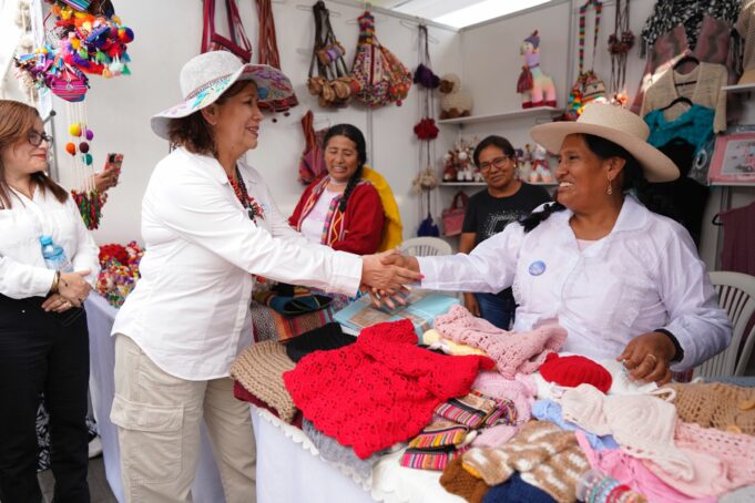 Día Internacional de la Mujer: emprendedoras de comunidades nativas y rurales exhiben sus productos en feria
