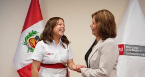 Día Internacional de la Mujer: adolescente asume el cargo de ministra de la Mujer y Poblaciones Vulnerables