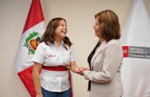 Día Internacional de la Mujer: adolescente asume el cargo de ministra de la Mujer y Poblaciones Vulnerables